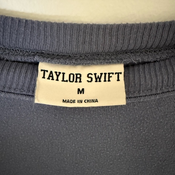 Taylor Swift Blue/Gray crew neck Sweatshirt SZ Medium - Picture 3 of 3